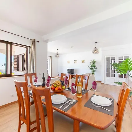 Abel - Espacosa Com Bbq E Piscina Em Villa