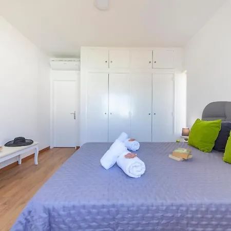 Abel - Espacosa Com Bbq E Piscina Em Villa