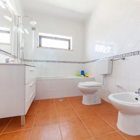 Abel - Espacosa Com Bbq E Piscina Em Villa