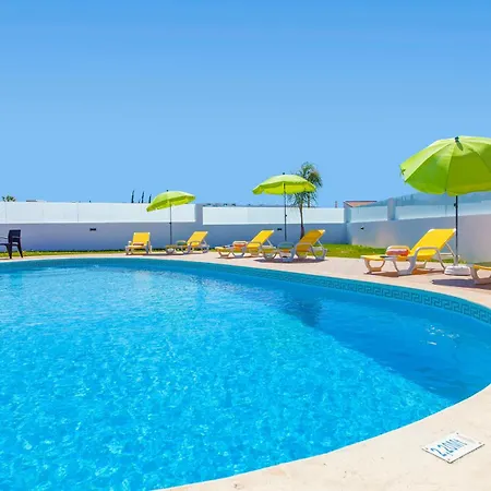 Abel - Espacosa Com Bbq E Piscina Em Villa